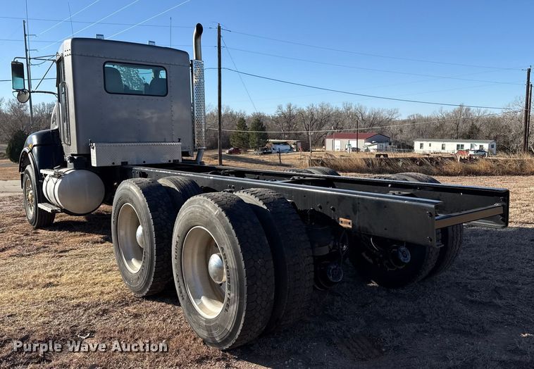 image for item EP2733 2012 Kenworth T40 truck cab and chassis