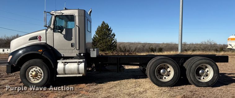 image for item EP2733 2012 Kenworth T40 truck cab and chassis