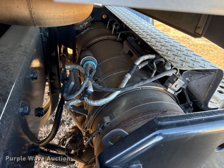 image for item EP2733 2012 Kenworth T40 truck cab and chassis