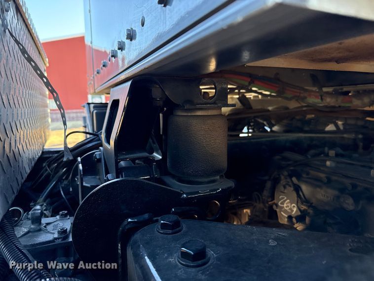 image for item EP2733 2012 Kenworth T40 truck cab and chassis