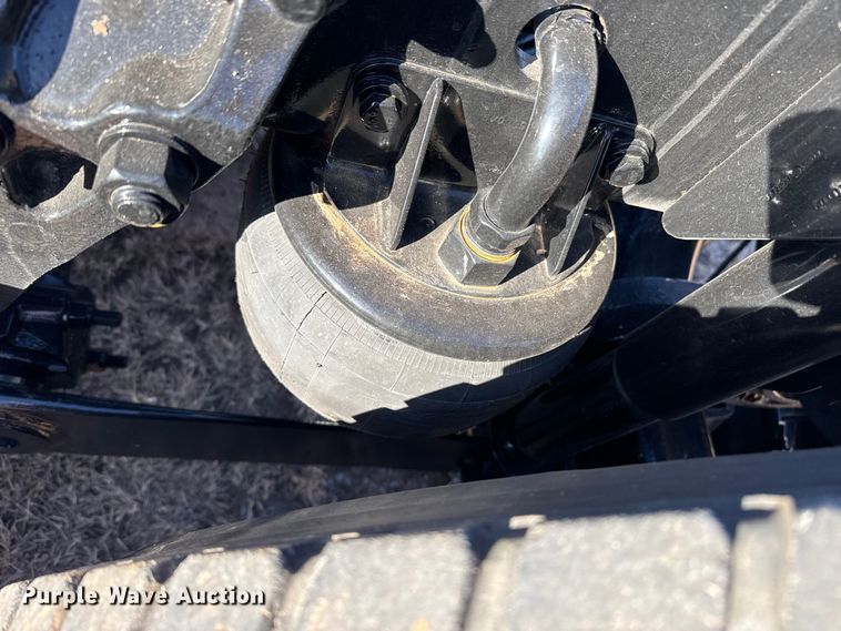 image for item EP2733 2012 Kenworth T40 truck cab and chassis