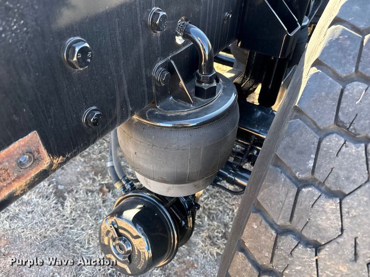 image for item EP2733 2012 Kenworth T40 truck cab and chassis