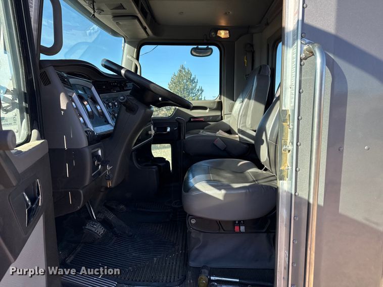 image for item EP2733 2012 Kenworth T40 truck cab and chassis