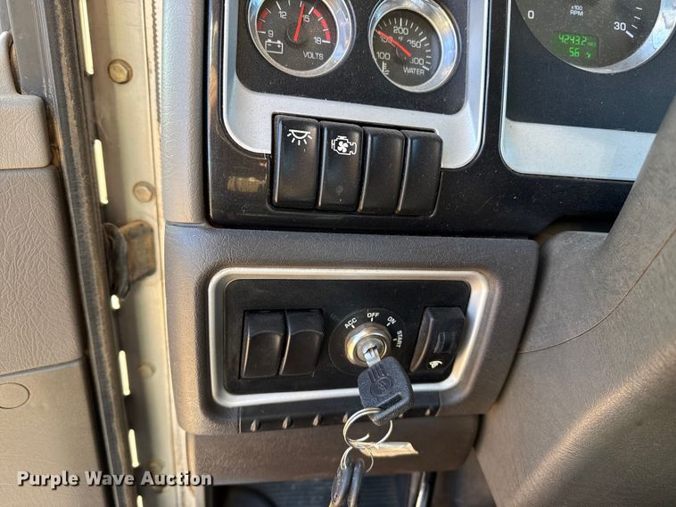 image for item EP2733 2012 Kenworth T40 truck cab and chassis