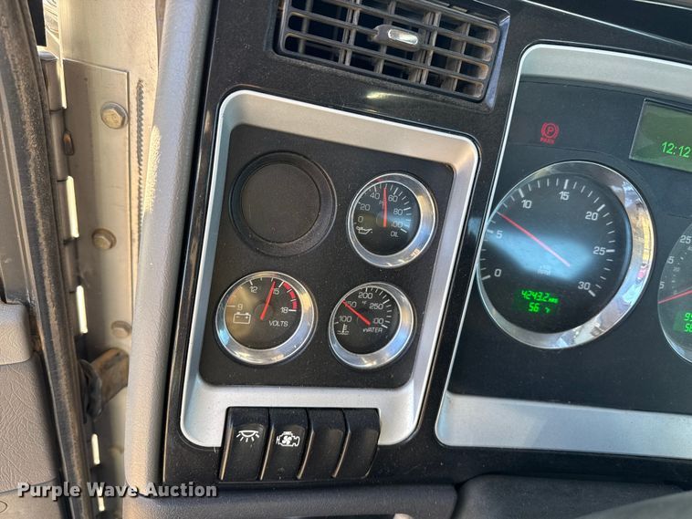 image for item EP2733 2012 Kenworth T40 truck cab and chassis