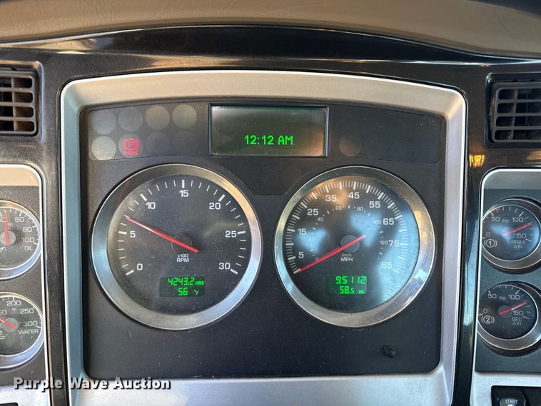 image for item EP2733 2012 Kenworth T40 truck cab and chassis