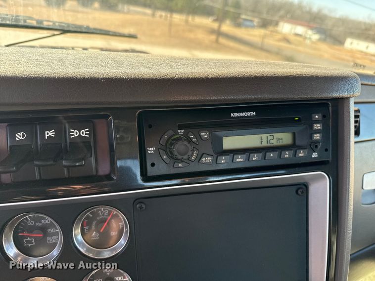 image for item EP2733 2012 Kenworth T40 truck cab and chassis