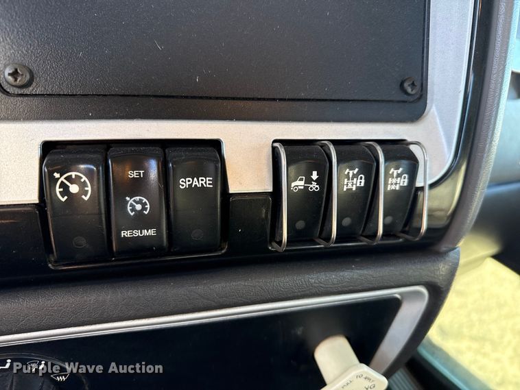 image for item EP2733 2012 Kenworth T40 truck cab and chassis