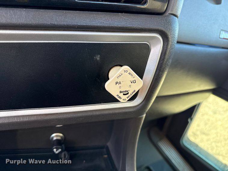 image for item EP2733 2012 Kenworth T40 truck cab and chassis