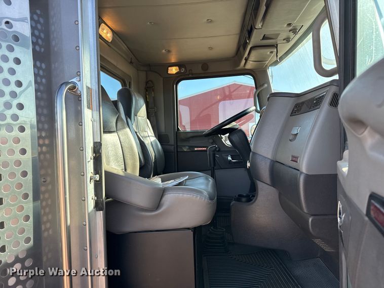 image for item EP2733 2012 Kenworth T40 truck cab and chassis
