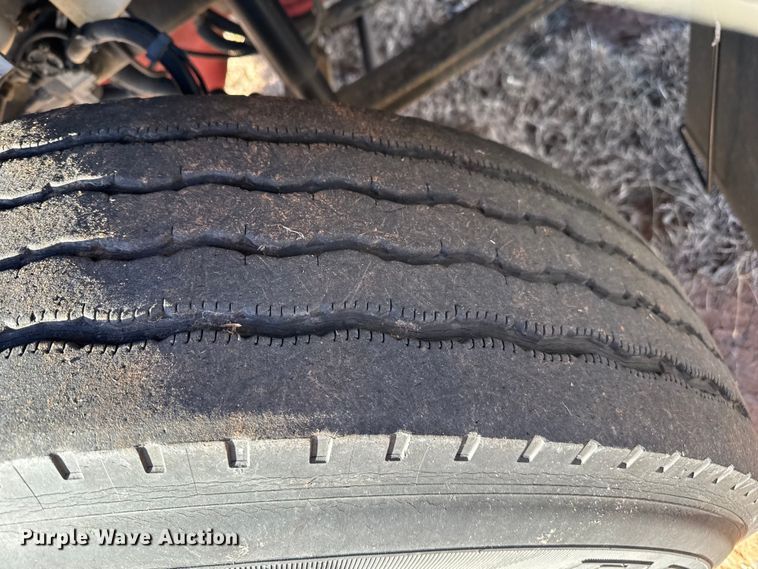 image for item EP2733 2012 Kenworth T40 truck cab and chassis