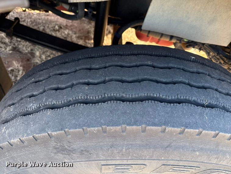 image for item EP2733 2012 Kenworth T40 truck cab and chassis