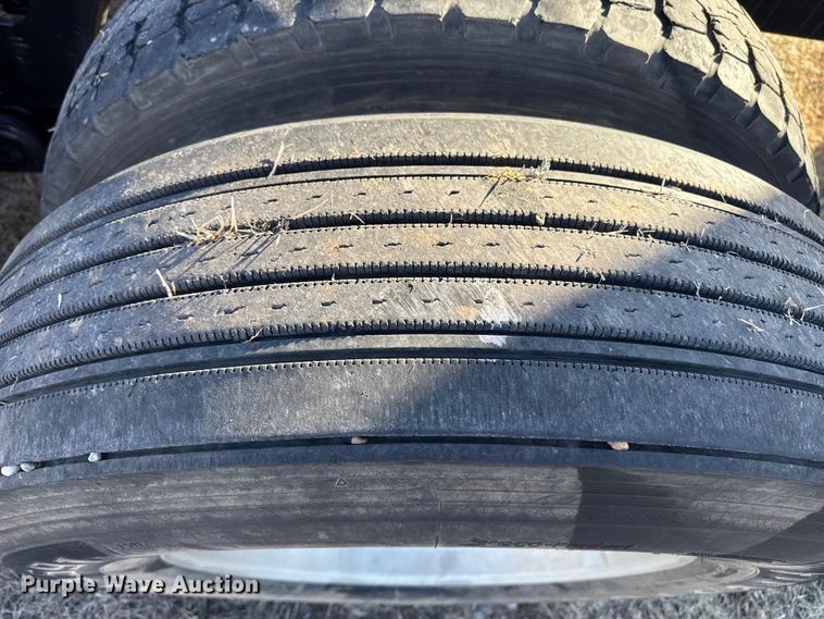 image for item EP2733 2012 Kenworth T40 truck cab and chassis