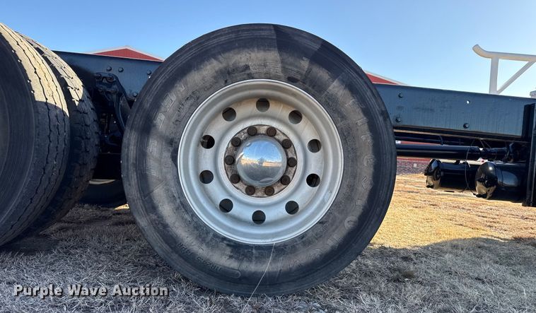 image for item EP2733 2012 Kenworth T40 truck cab and chassis