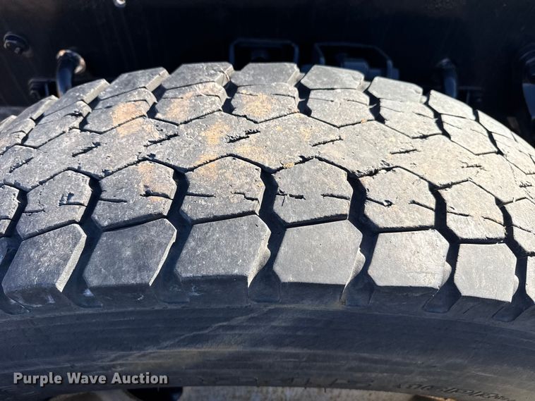 image for item EP2733 2012 Kenworth T40 truck cab and chassis