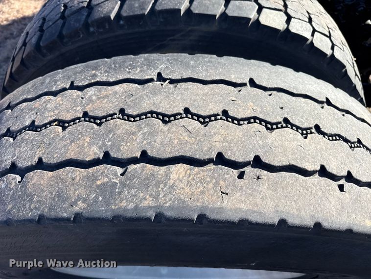 image for item EP2733 2012 Kenworth T40 truck cab and chassis