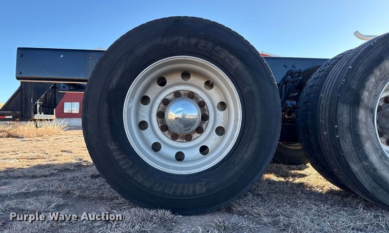 image for item EP2733 2012 Kenworth T40 truck cab and chassis