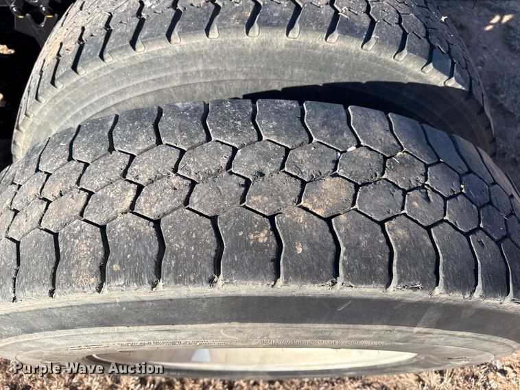 image for item EP2733 2012 Kenworth T40 truck cab and chassis