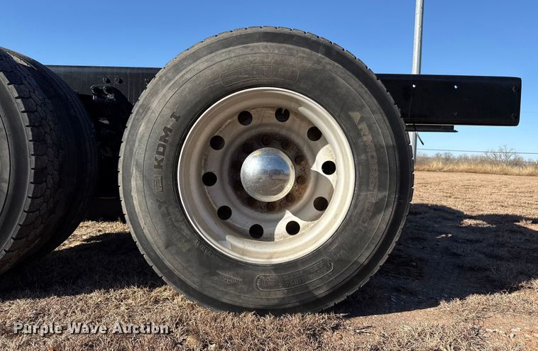 image for item EP2733 2012 Kenworth T40 truck cab and chassis