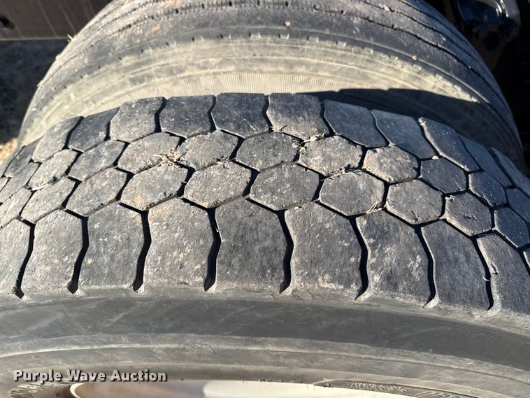 image for item EP2733 2012 Kenworth T40 truck cab and chassis