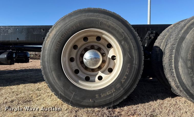 image for item EP2733 2012 Kenworth T40 truck cab and chassis