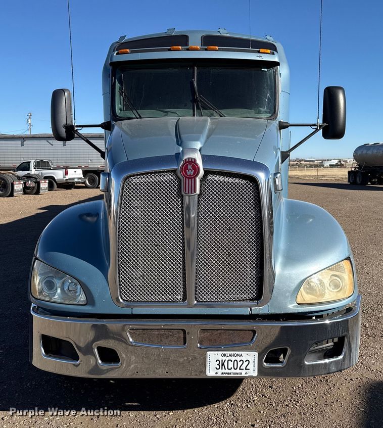 image for item EP2755 2013 Kenworth T660 semi truck