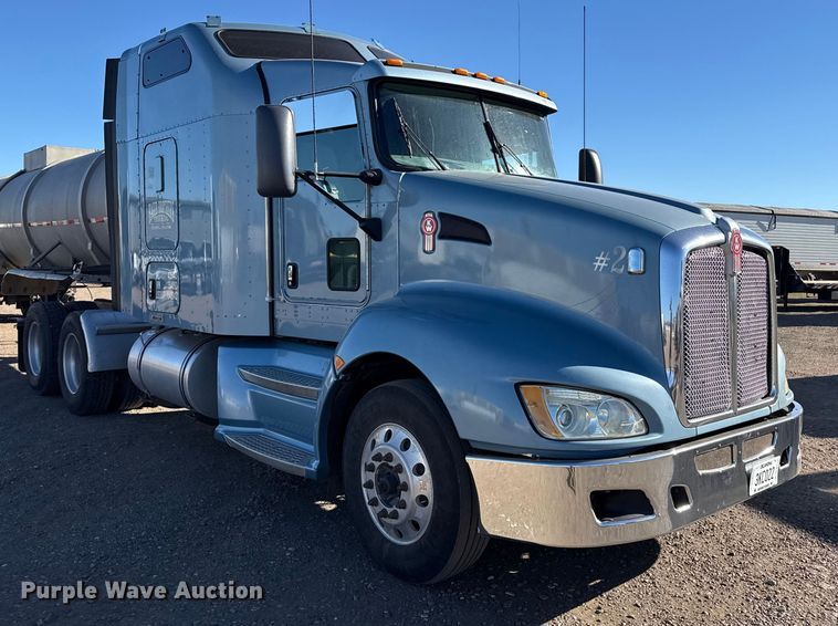 image for item EP2755 2013 Kenworth T660 semi truck