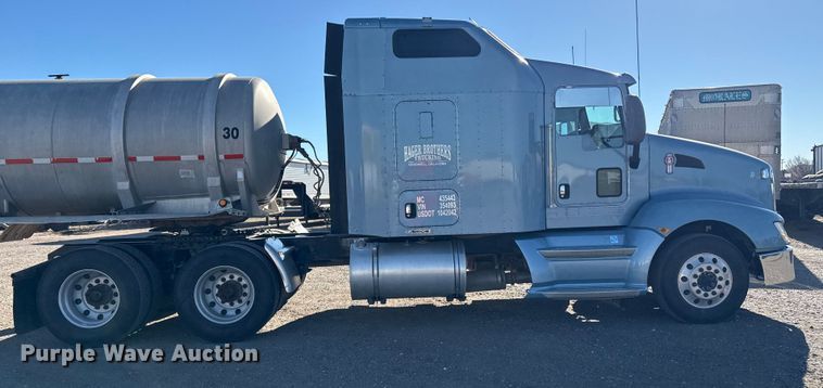 image for item EP2755 2013 Kenworth T660 semi truck