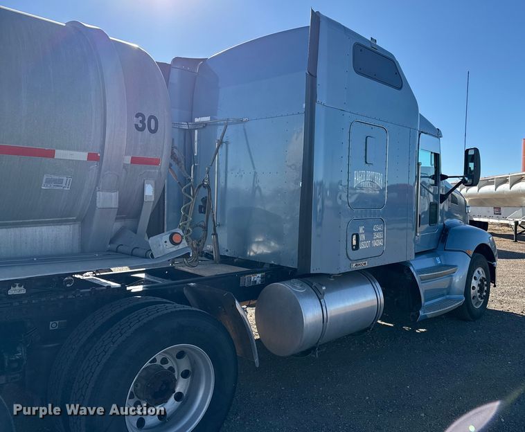image for item EP2755 2013 Kenworth T660 semi truck