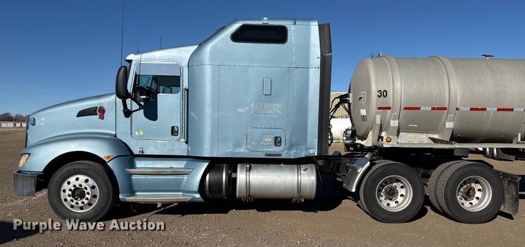 image for item EP2755 2013 Kenworth T660 semi truck