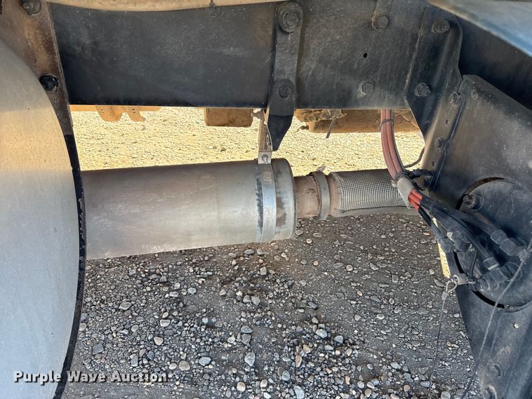 image for item EP2755 2013 Kenworth T660 semi truck