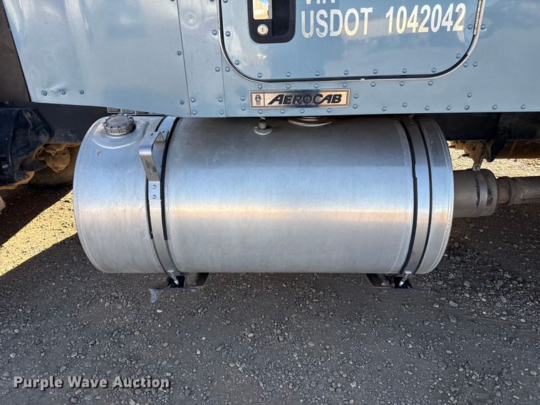 image for item EP2755 2013 Kenworth T660 semi truck