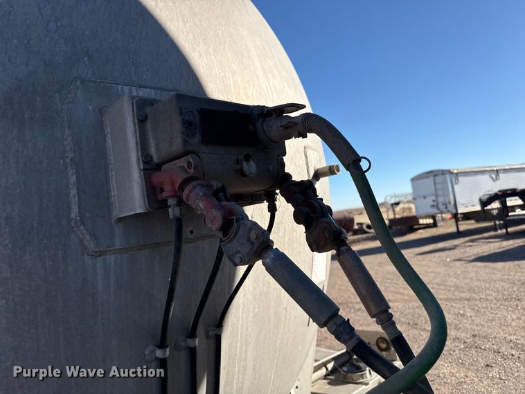 image for item EP2755 2013 Kenworth T660 semi truck