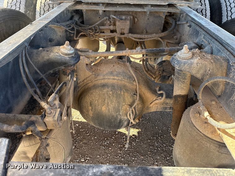 image for item EP2755 2013 Kenworth T660 semi truck