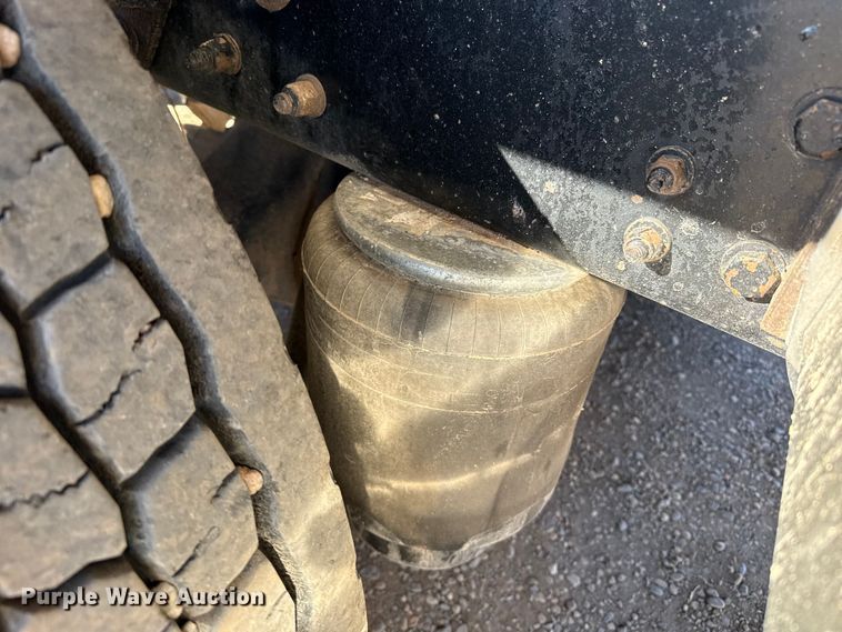 image for item EP2755 2013 Kenworth T660 semi truck