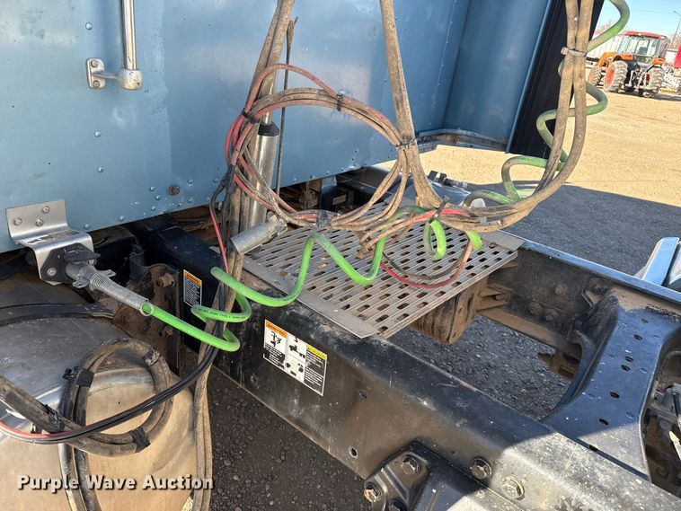 image for item EP2755 2013 Kenworth T660 semi truck