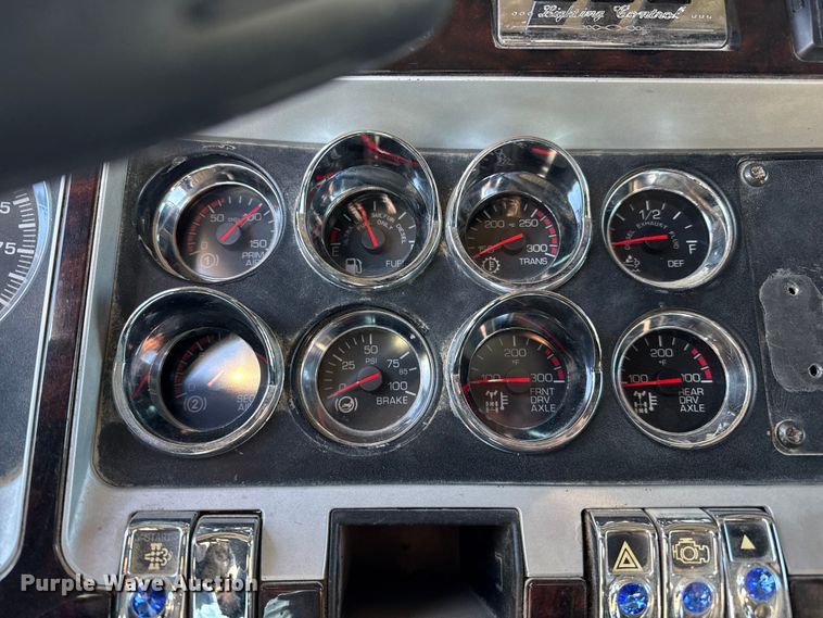 image for item EP2755 2013 Kenworth T660 semi truck