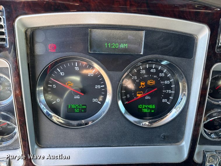 image for item EP2755 2013 Kenworth T660 semi truck