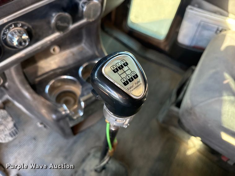 image for item EP2755 2013 Kenworth T660 semi truck