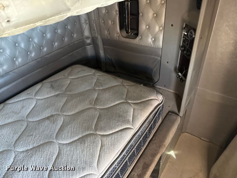 image for item EP2755 2013 Kenworth T660 semi truck