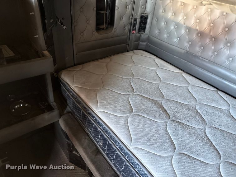 image for item EP2755 2013 Kenworth T660 semi truck