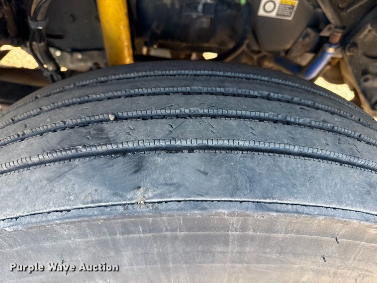 image for item EP2755 2013 Kenworth T660 semi truck