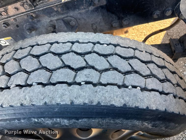 image for item EP2755 2013 Kenworth T660 semi truck