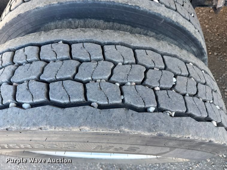 image for item EP2755 2013 Kenworth T660 semi truck