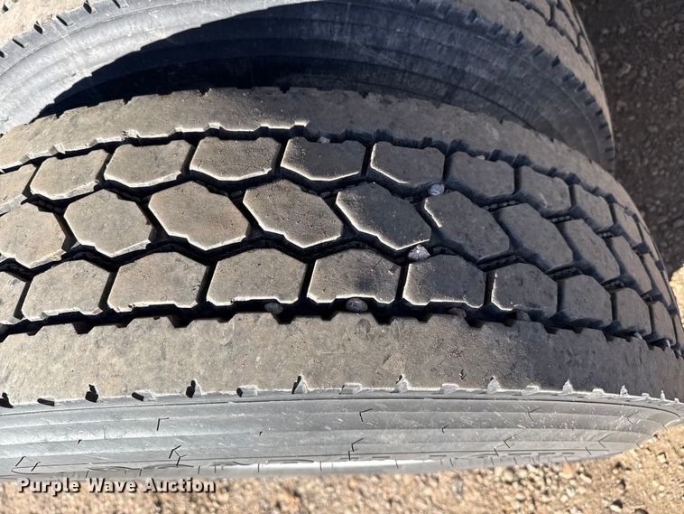 image for item EP2755 2013 Kenworth T660 semi truck