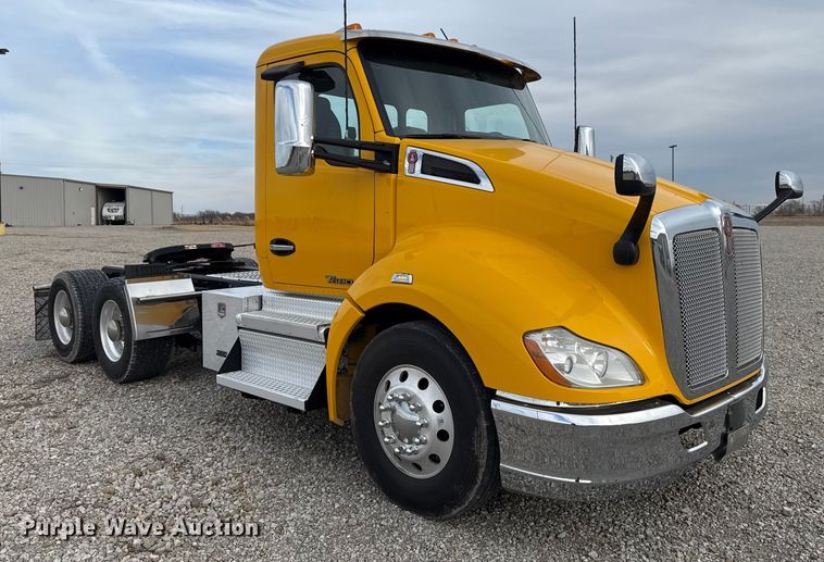 image for item ES5508 2020 Kenworth T680 semi truck