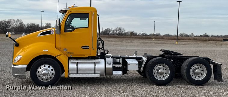 image for item ES5508 2020 Kenworth T680 semi truck