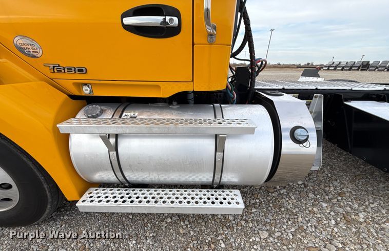 image for item ES5508 2020 Kenworth T680 semi truck