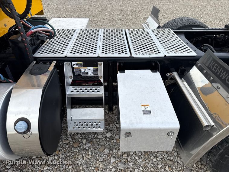 image for item ES5508 2020 Kenworth T680 semi truck