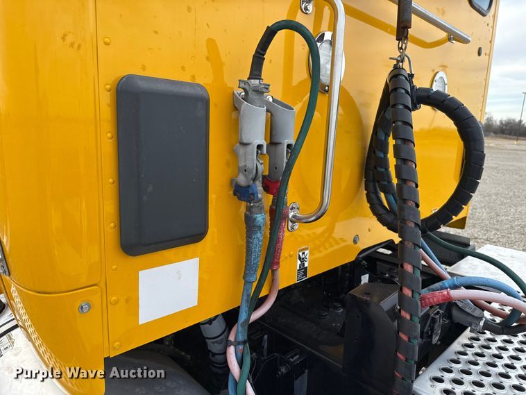 image for item ES5508 2020 Kenworth T680 semi truck